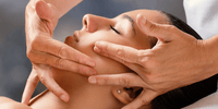 Le yoga du visage est une technique de yoga adapté au visage qui visent à lisser les rides et ridules où à les prévenir, à raffermir les 57 muscles du visage.