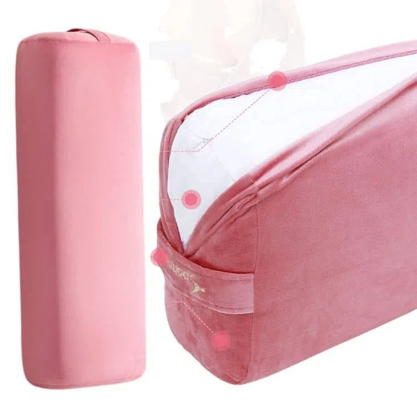 Descriptif de la housse du traversin de couleur rose adhocia éco de suede, présentation de l'ouverture de la fermeture éclairé du traversin de yoga